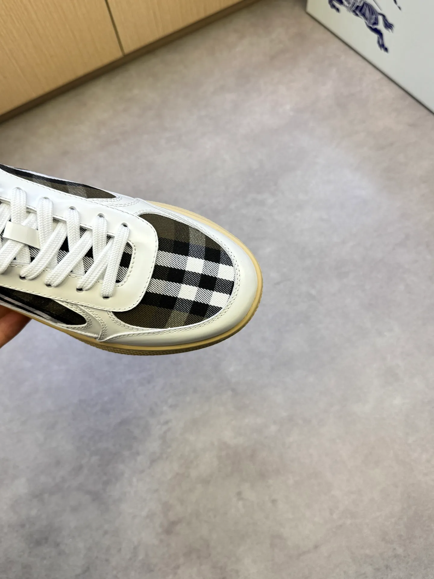P400 [BURBERRY] Burberry casual sports sneakers - Upper: imported 🔝 open edge beaded calfskin, brand totem cloth, tongue brand cloth label - Inner: water-dyed cowhide - Outsole: ultra-light TPR rubber; two-color molded outsole - Super high quality control·Fine workmanship: highlighted (high-end, extravagance, grade) -Size: 38-44 (Male 45, can be customized)·BBR0372